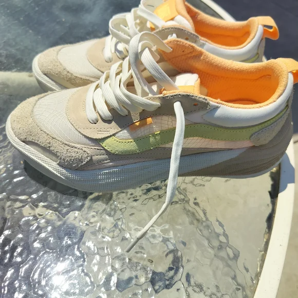 Vans Beige and White Sneakers - Picture 2 of 15